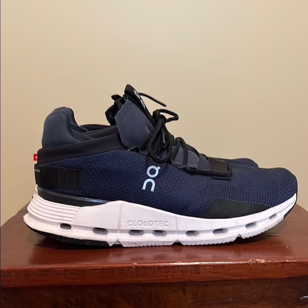 On cloud running shoes. Cloudtech size 8.5